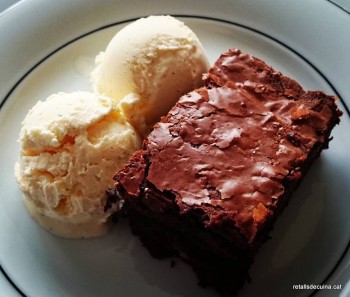 CHOCOLATE BROWNIE WITH VANILLA ICE CREAM