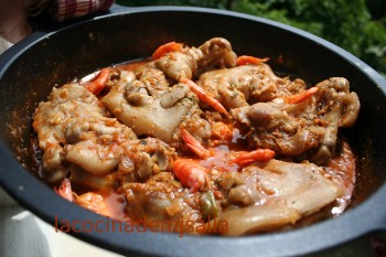 STEWED PORK'S FEET WITH RED PRAWNS